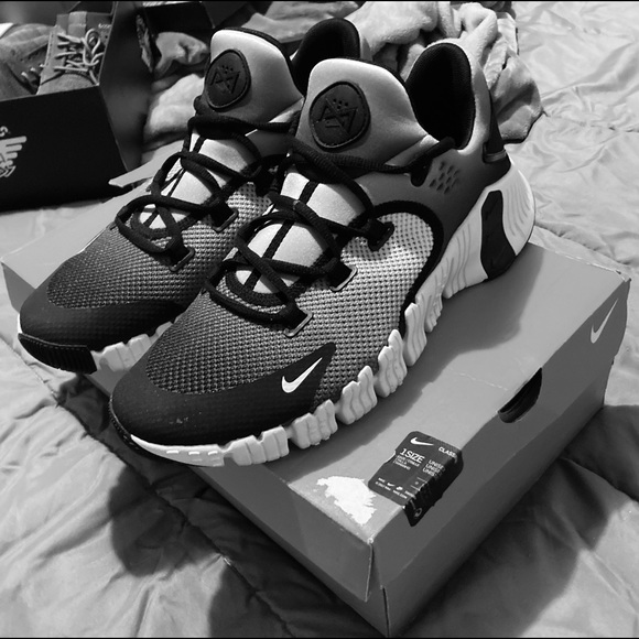 Mens nike Swish Shoes! Like new! Very nice shoes. Size 11.5 - Picture 2 of 4